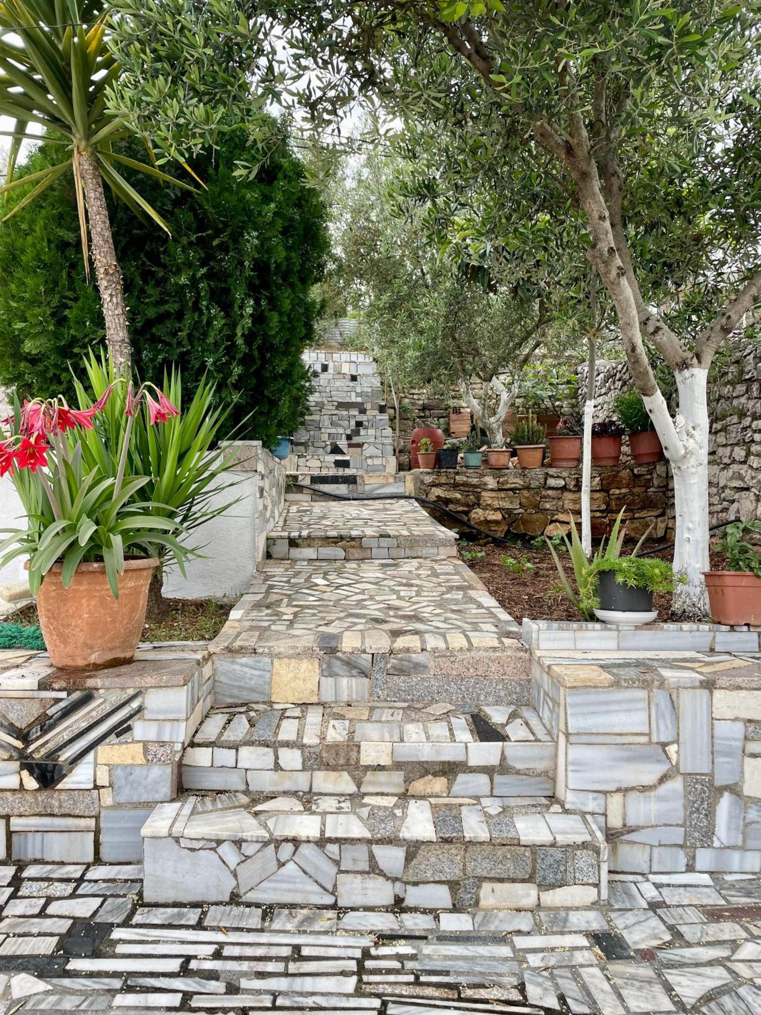 Flora'S Place Sarande Exterior photo